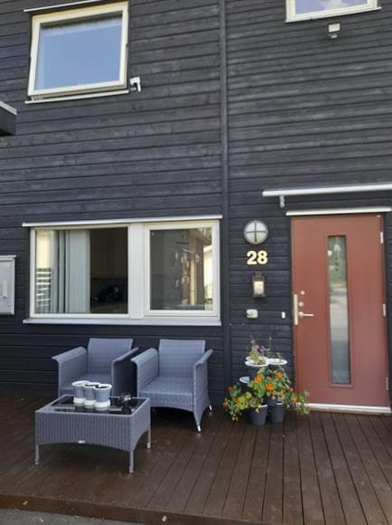Radhus på Näverlavsvägen 28 i Södertälje