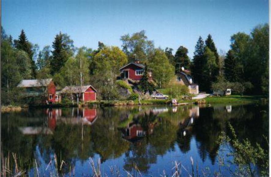 Hus på Jordbrotorpsvägen 24 i Jordbro